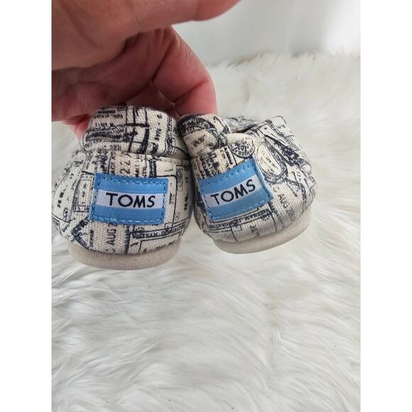 Toms Classic Passport Stamps Slip-on size 7.5W - Picture 3 of 5